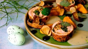 Przepisy wielkanocne: Pierś z kurczaka faszerowana jarmużem, chorizo i ricottą